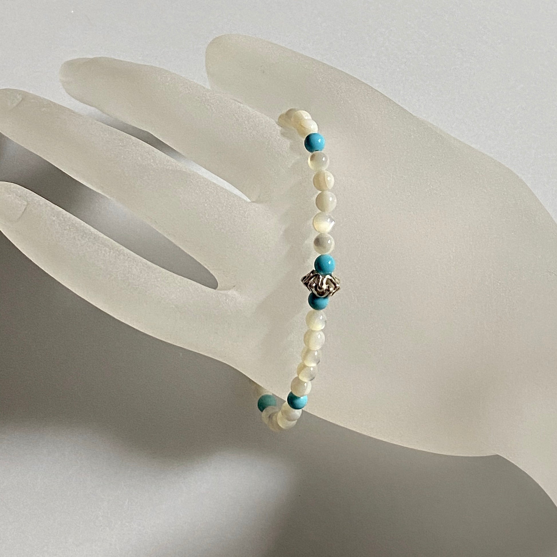 Between the Cominos beachlove stretch bracelet by Kimberly Arpaia
